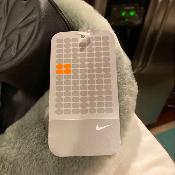 NWT Nike Vest Size Medium - Picture 6 of 11